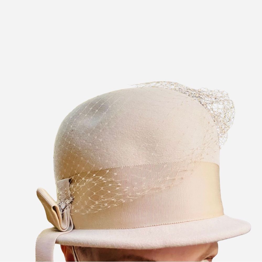 Vintage Gene Doris Cream Felt Hat with Netting and Bow 1940's Costume Prop